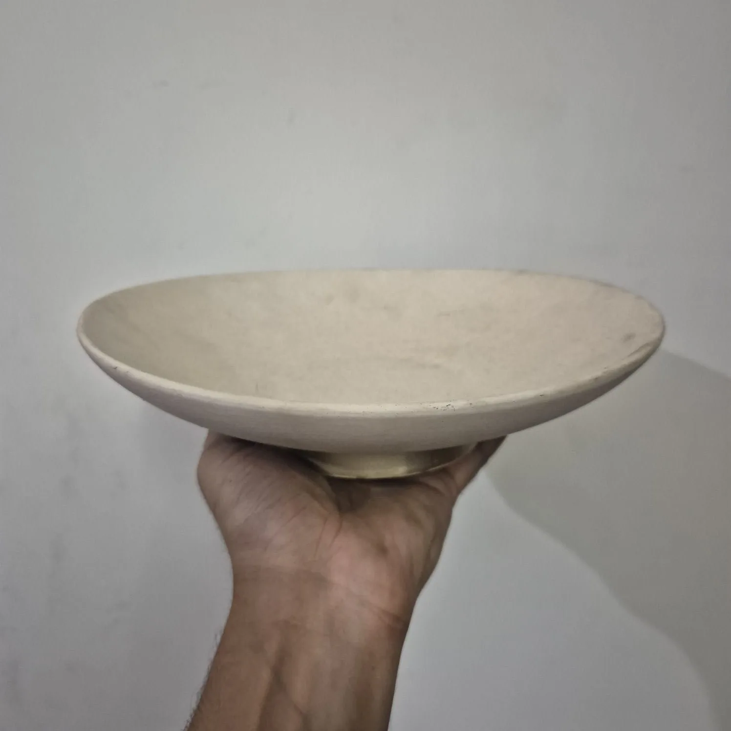 Cream Stone Wide Shallow Footed Bowl — Home Decor prop for rent in Delhi NCR